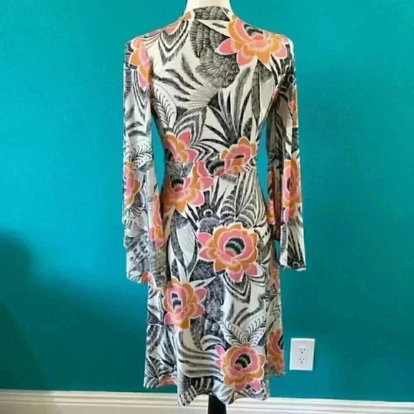Veronica M. floral flowy dress in size small - Picture 4 of 7